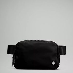 Lululemon everywhere belt bag black